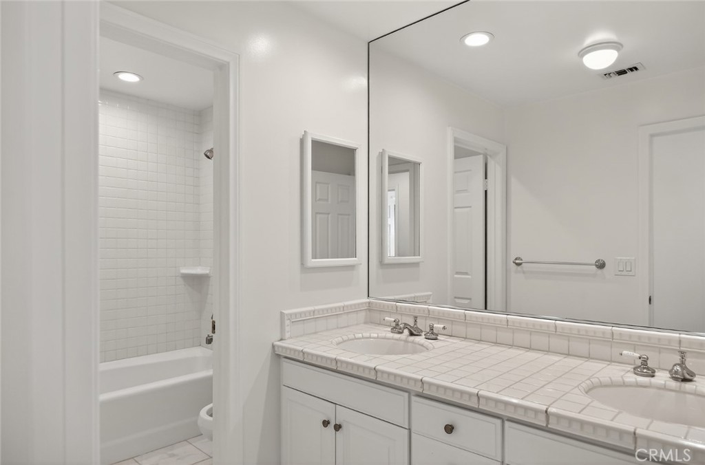 978 Sandcastle Drive