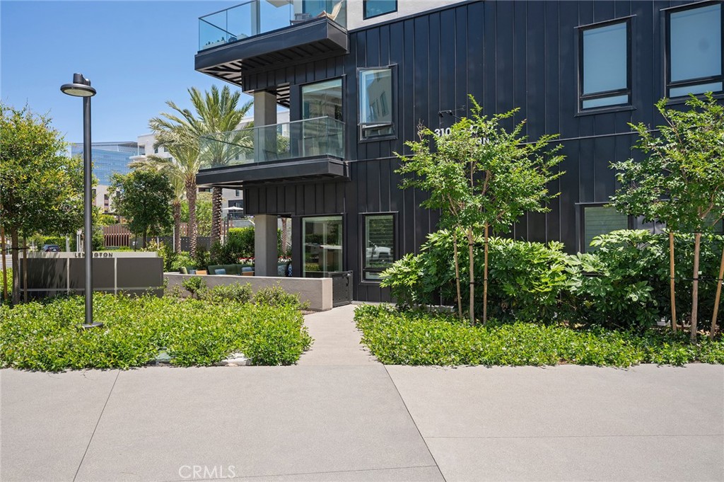 3100 Rivington