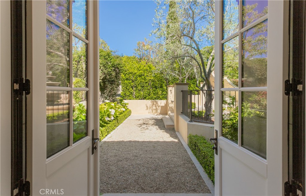 9 Pelican Crest Drive