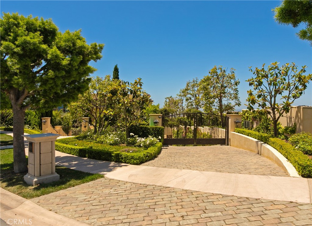 9 Pelican Crest Drive
