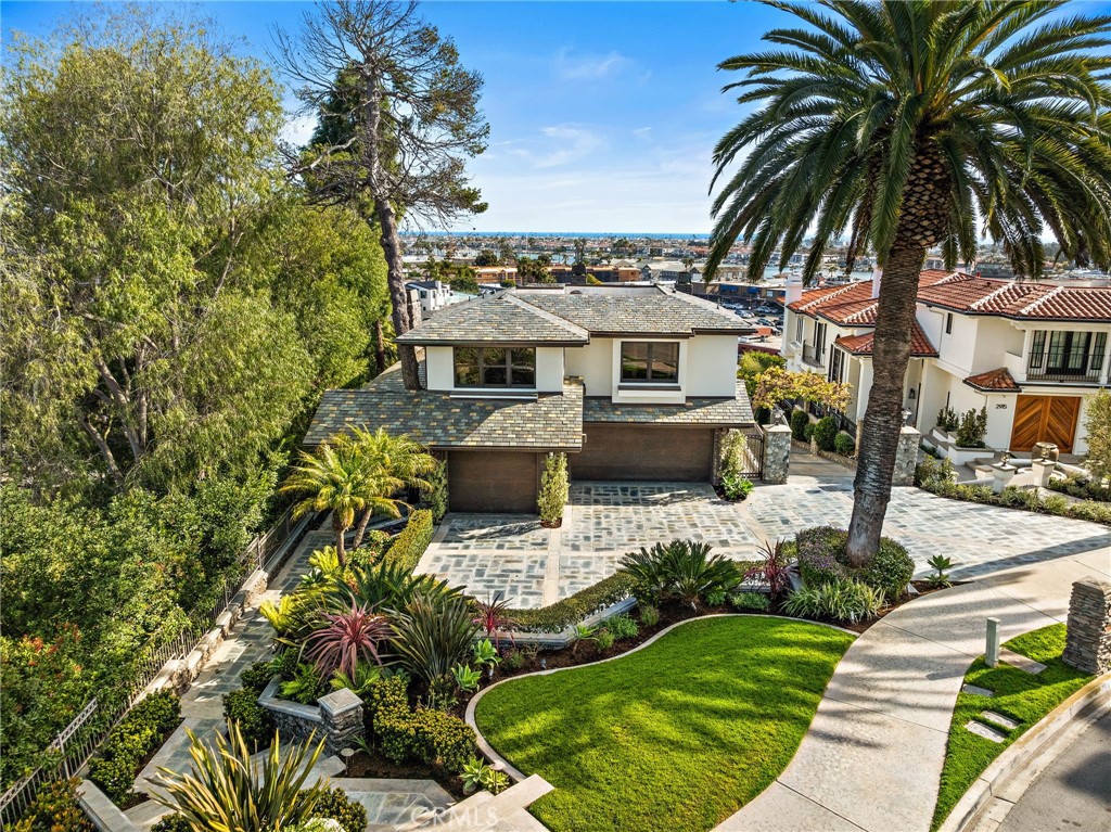 2907 Cliff Drive