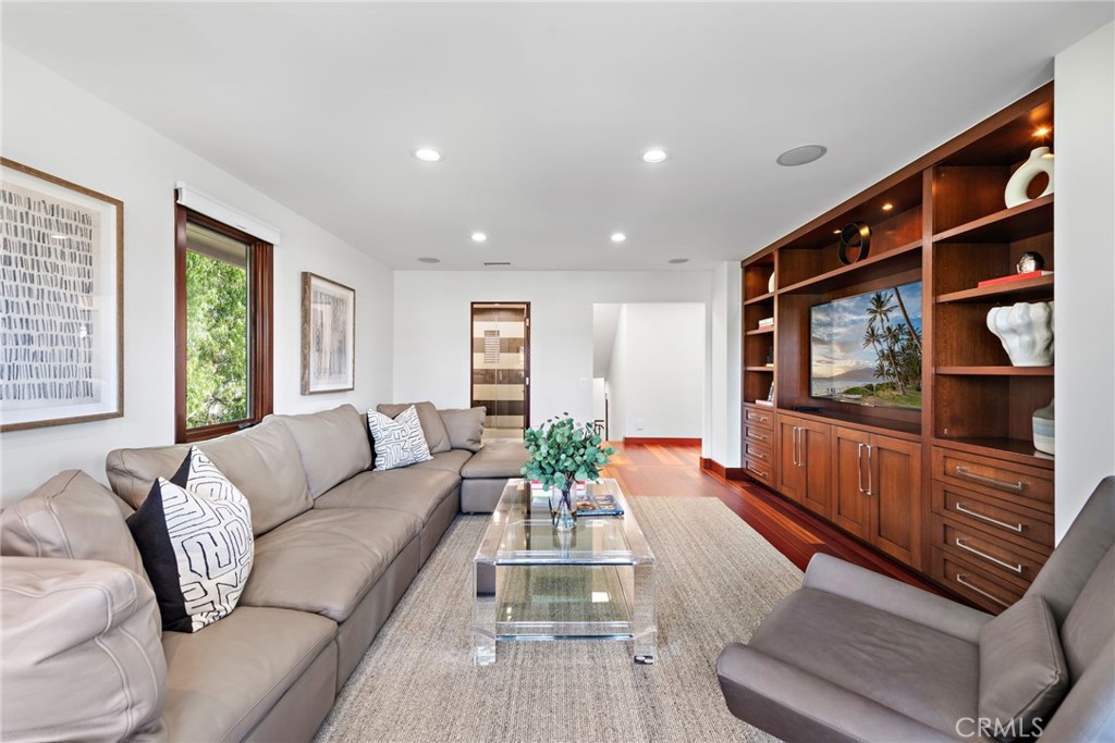 2907 Cliff Drive
