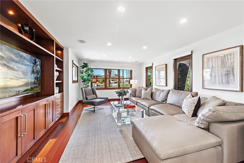 2907 Cliff Drive