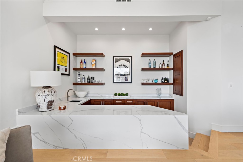 2907 Cliff Drive