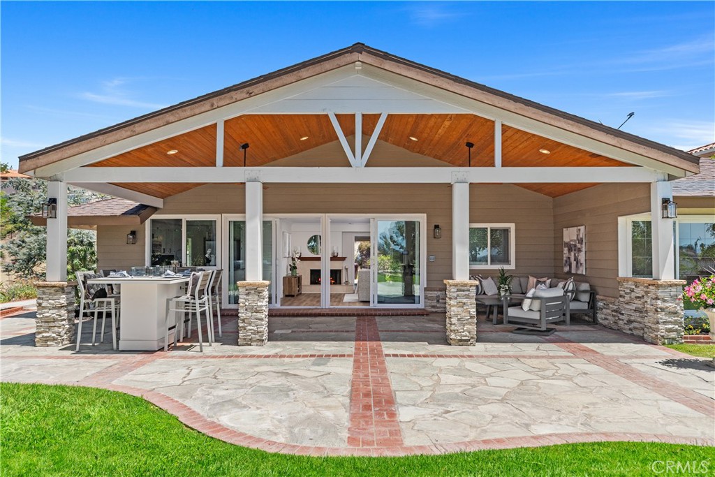 2120 E White Lantern Lane