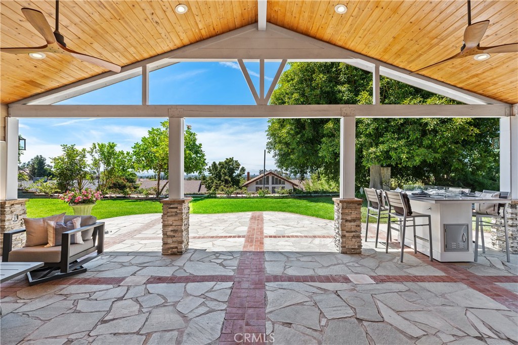 2120 E White Lantern Lane