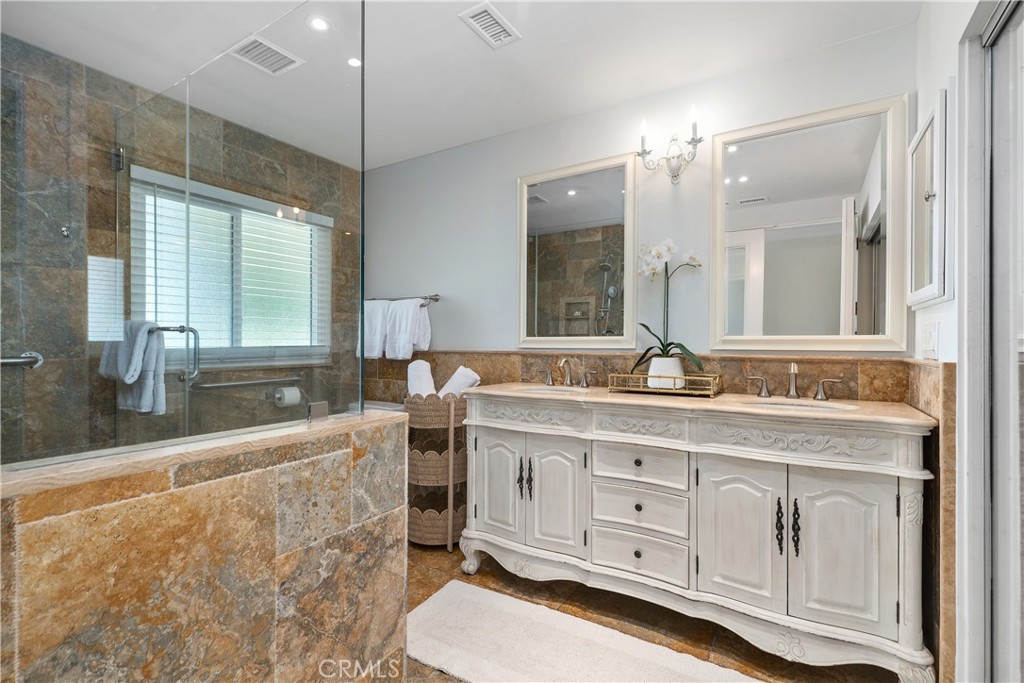 2120 E White Lantern Lane