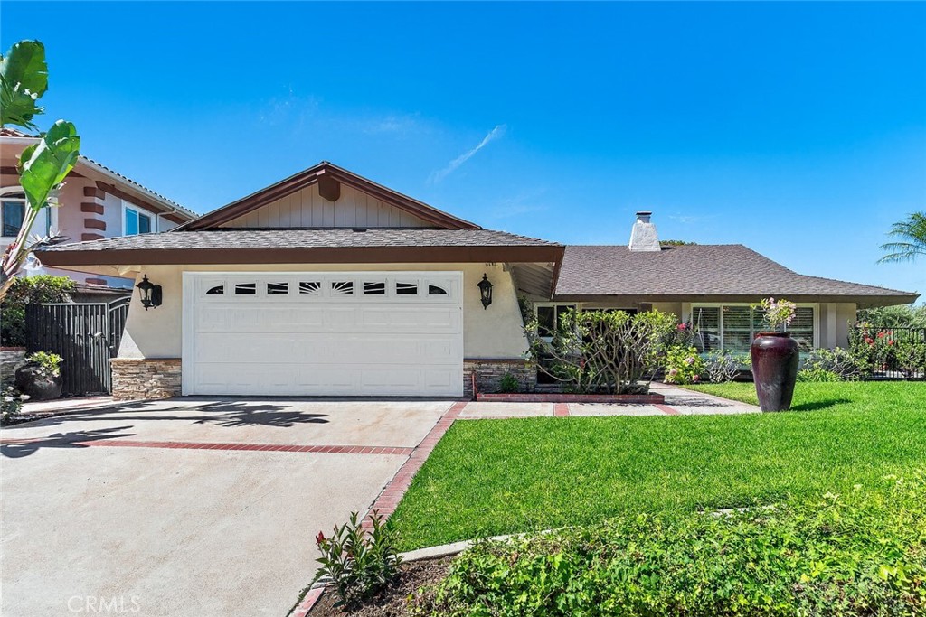 2120 E White Lantern Lane