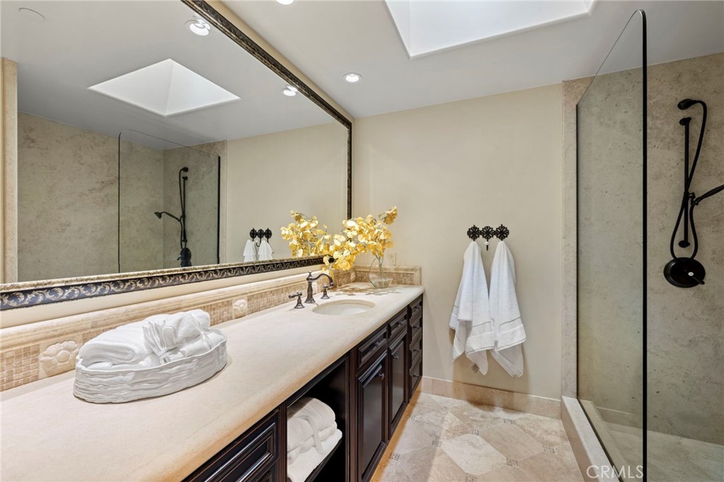 25 San Mateo Way