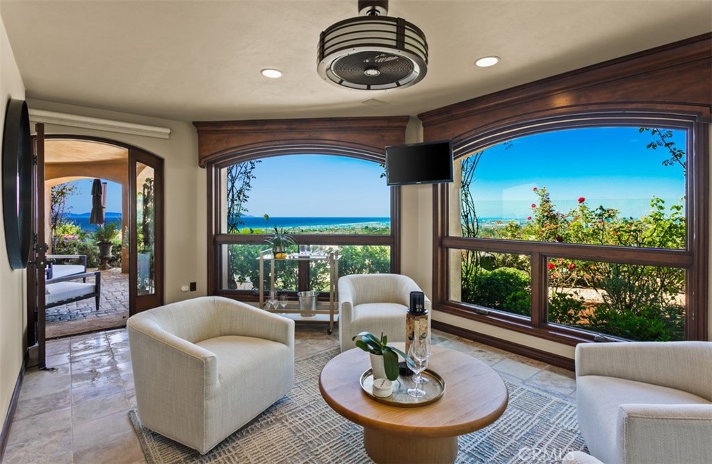 25 San Mateo Way