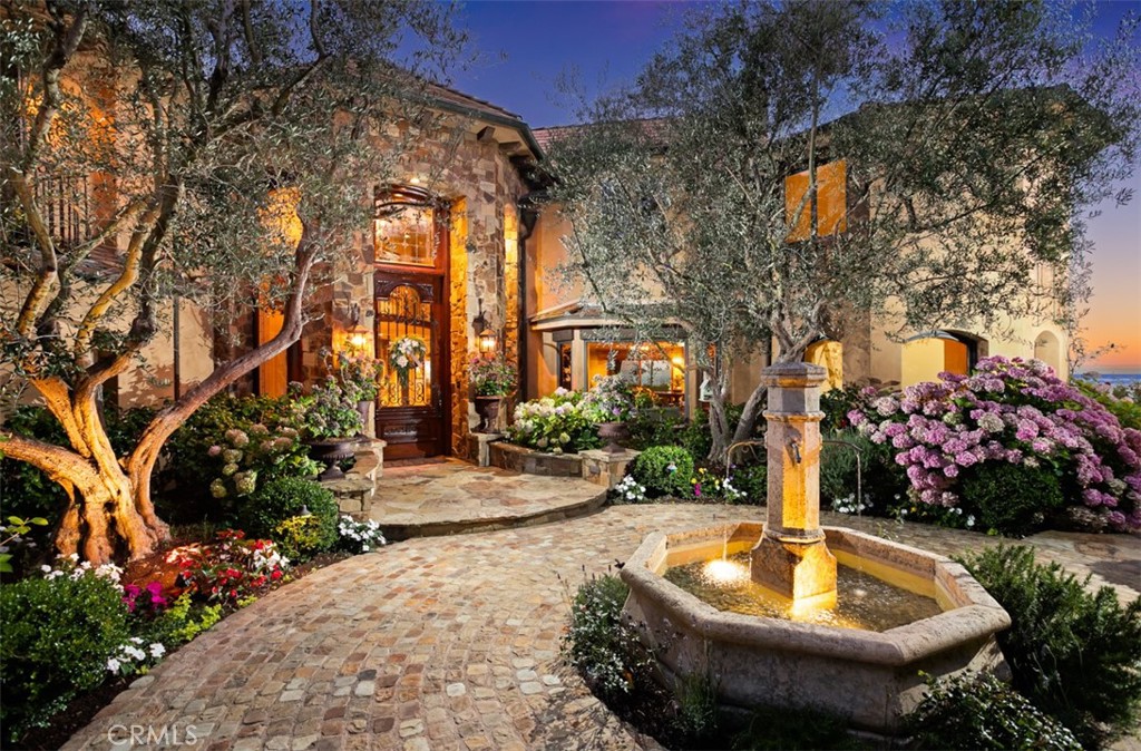25 San Mateo Way