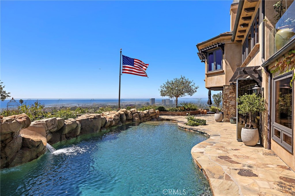 25 San Mateo Way