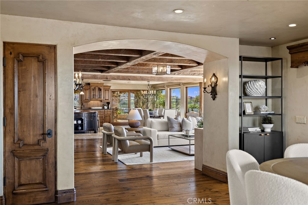 25 San Mateo Way