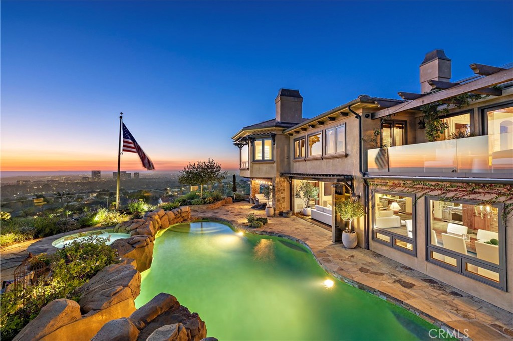 25 San Mateo Way