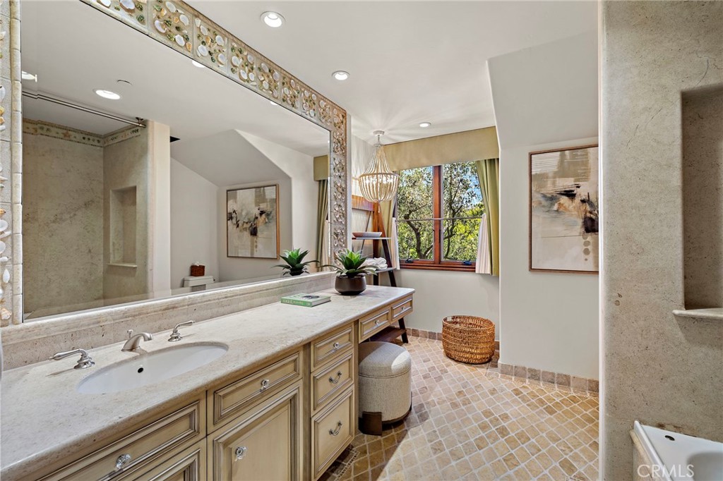 25 San Mateo Way