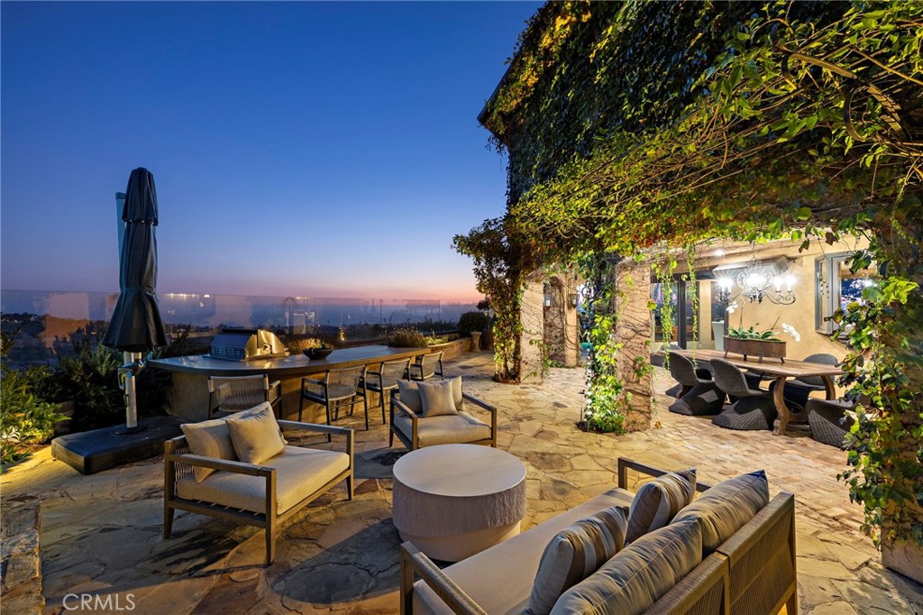 25 San Mateo Way