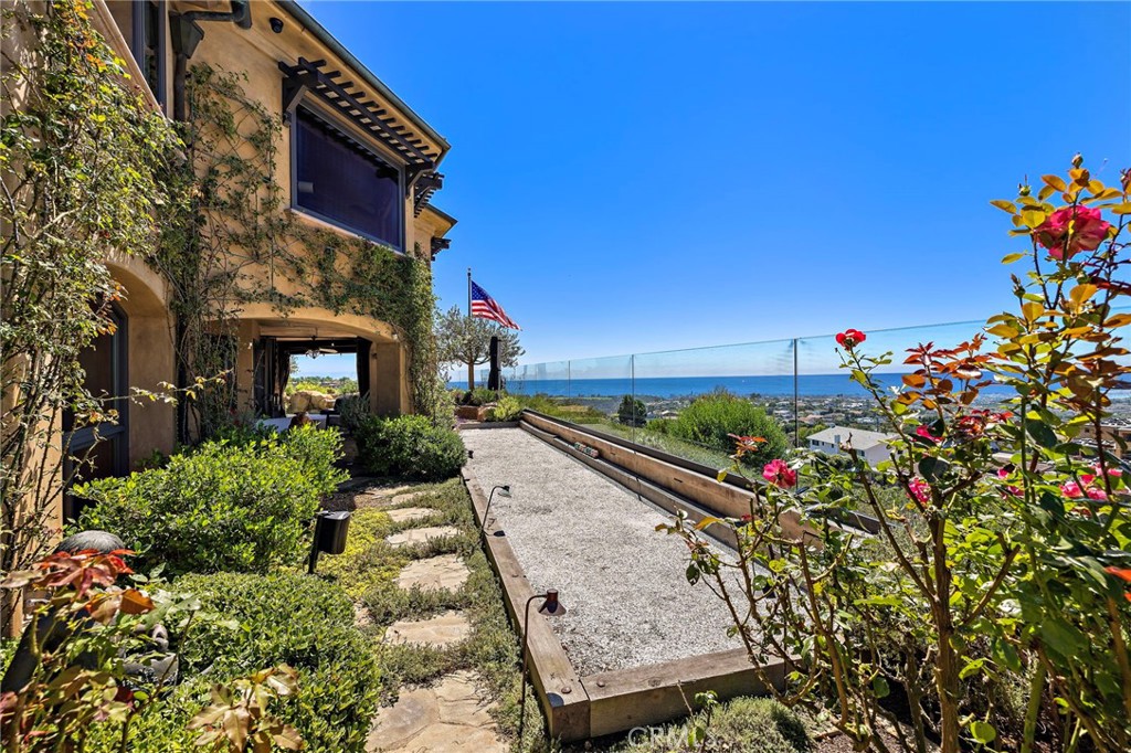 25 San Mateo Way