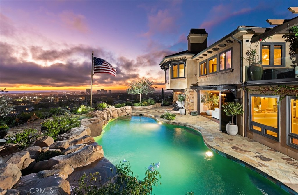 25 San Mateo Way