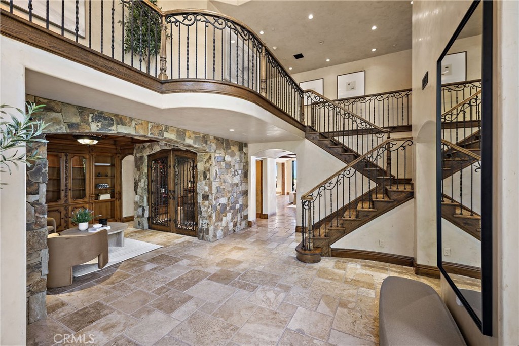 25 San Mateo Way