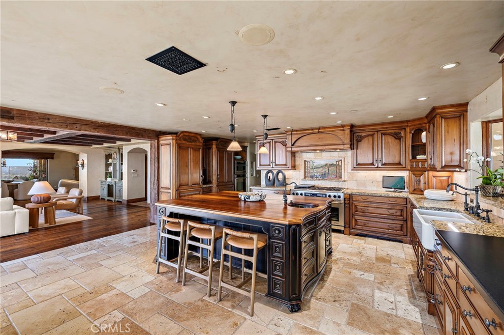 25 San Mateo Way