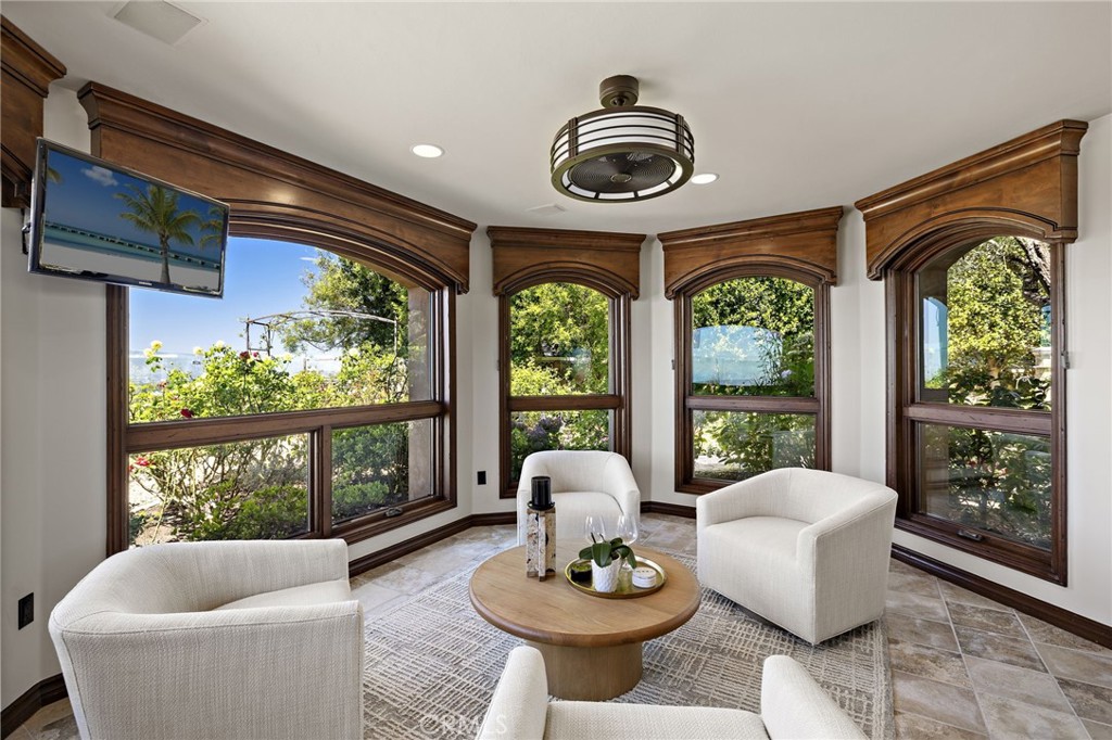 25 San Mateo Way