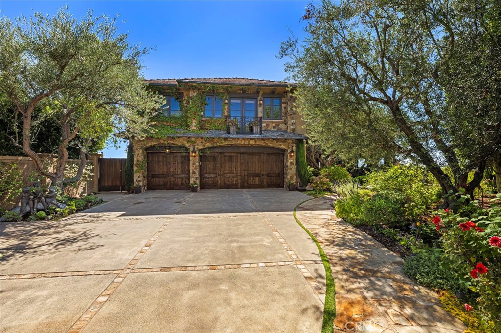 25 San Mateo Way