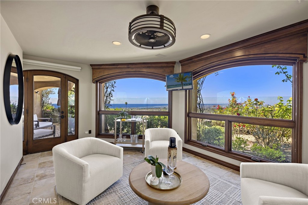 25 San Mateo Way