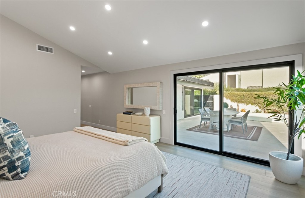 10 White Water Drive