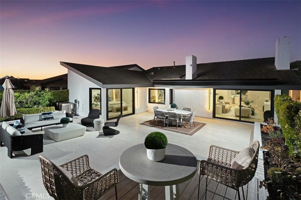 10 White Water Drive