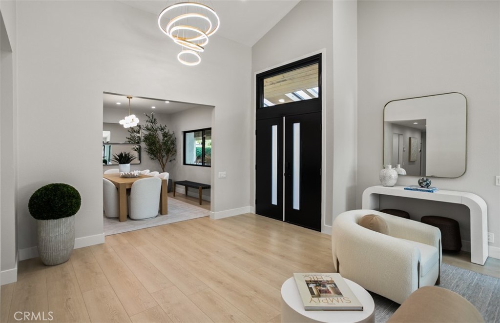 10 White Water Drive