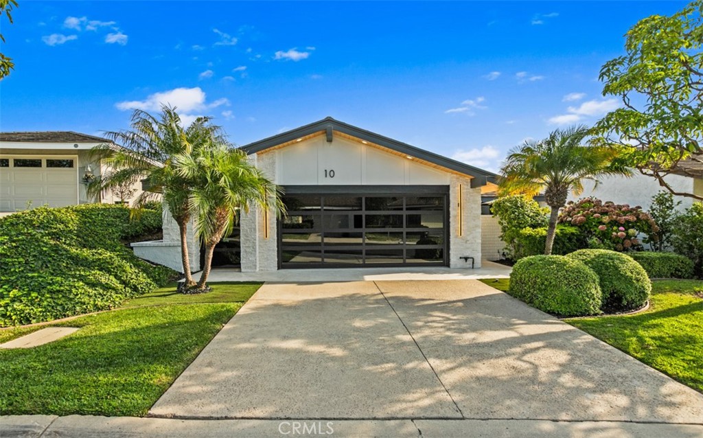 10 White Water Drive