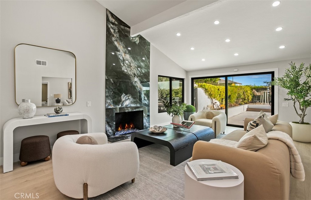 10 White Water Drive