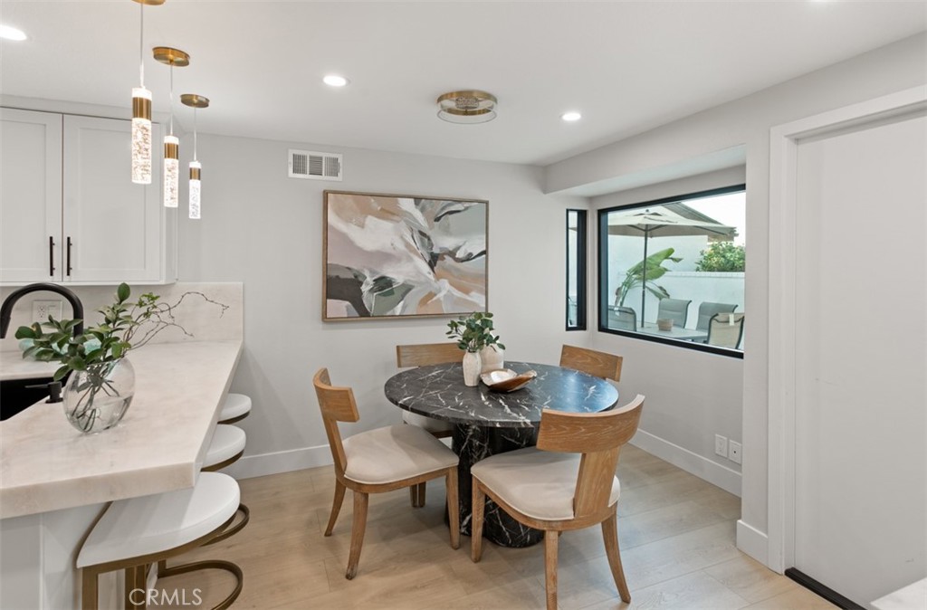 10 White Water Drive