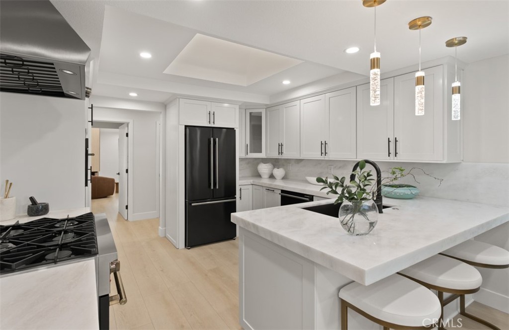 10 White Water Drive