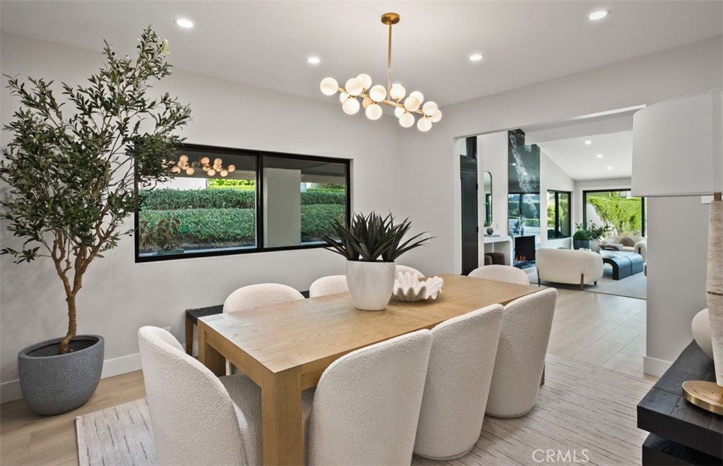 10 White Water Drive