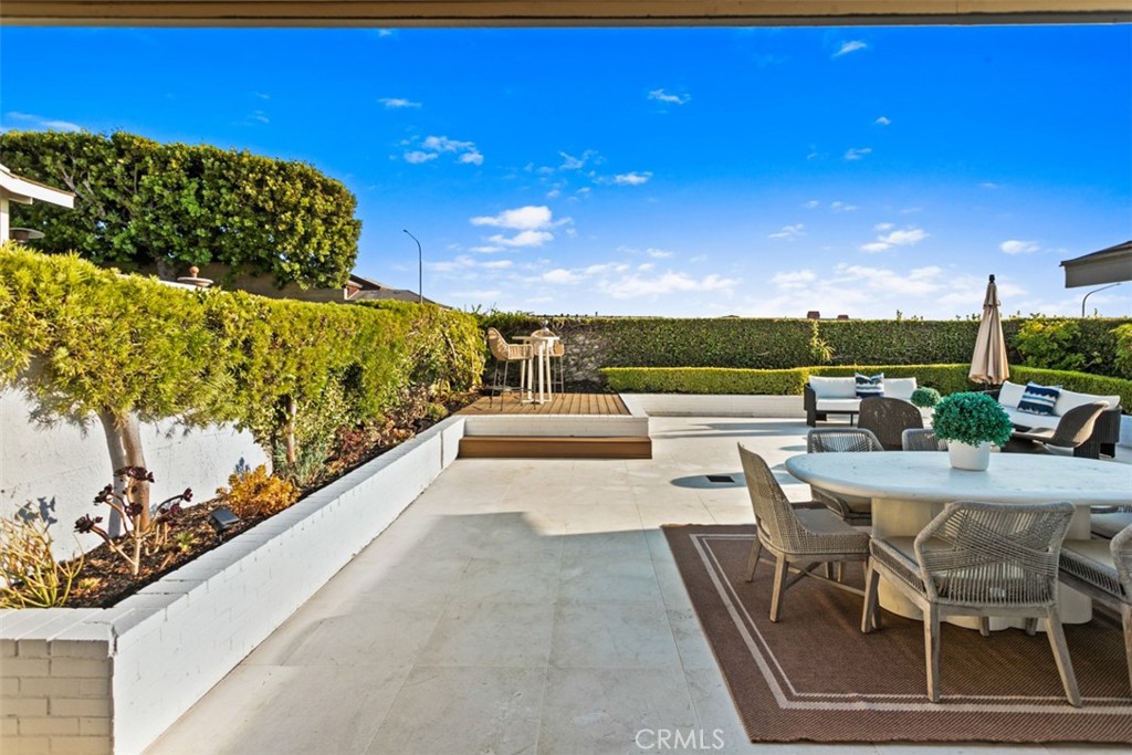 10 White Water Drive