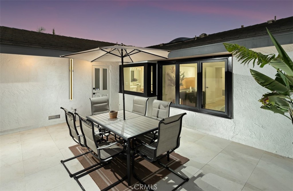 10 White Water Drive