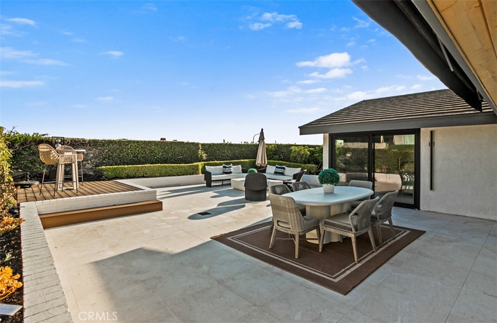 10 White Water Drive