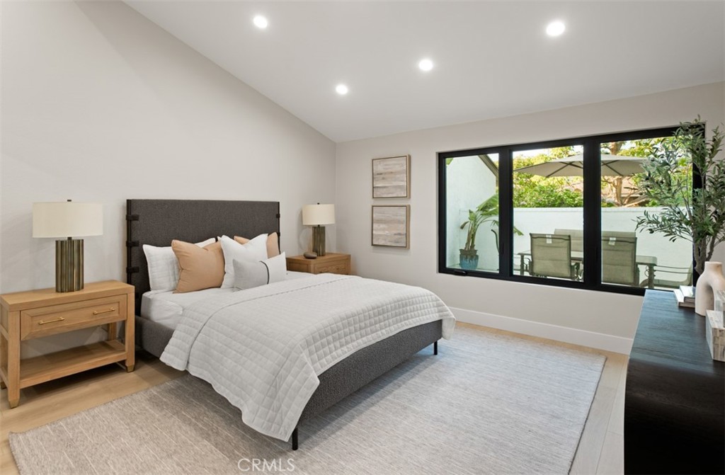 10 White Water Drive