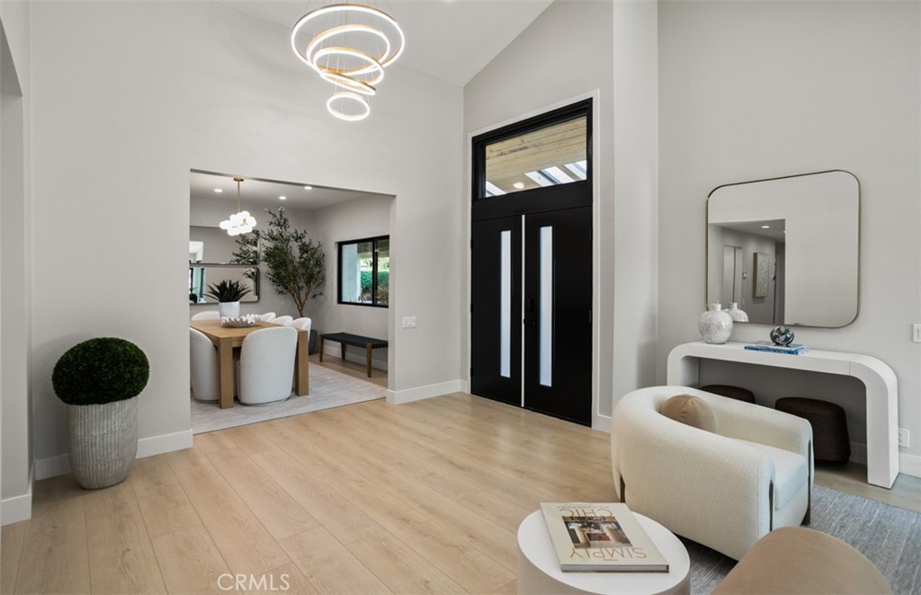 10 White Water Drive