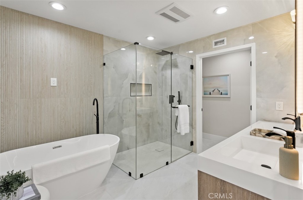 10 White Water Drive