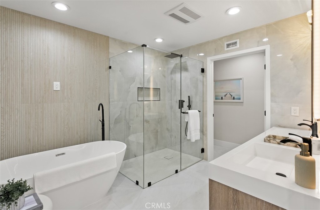 10 White Water Drive