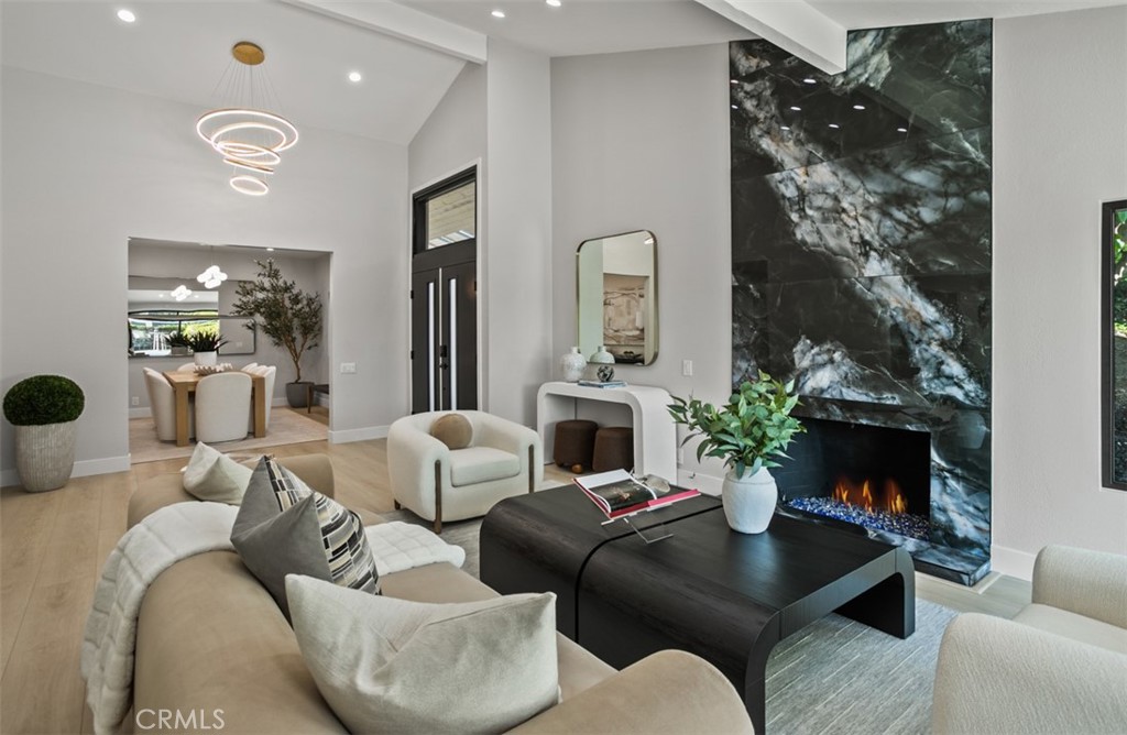 10 White Water Drive