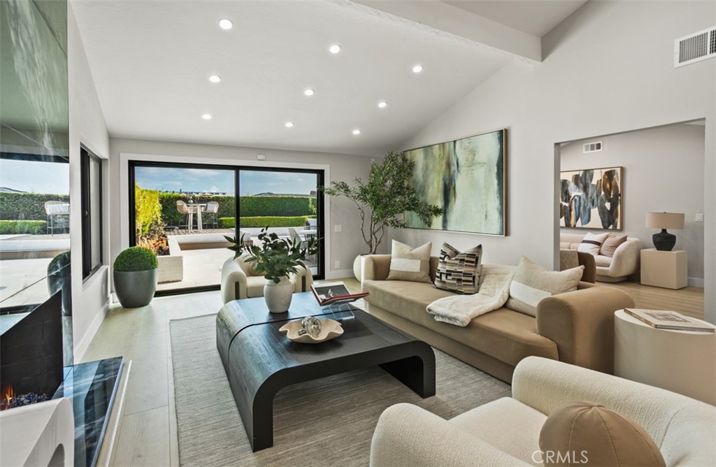 10 White Water Drive