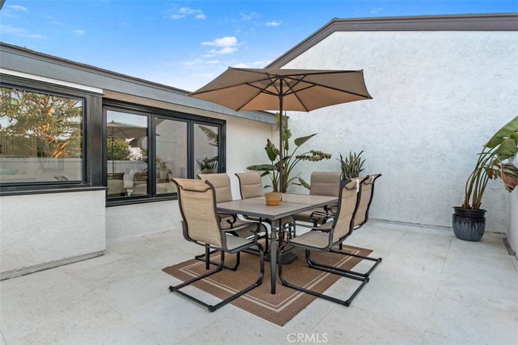 10 White Water Drive