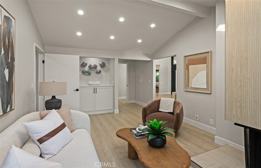 10 White Water Drive