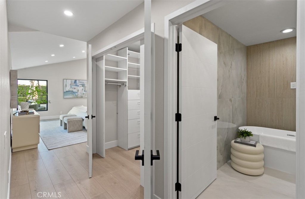 10 White Water Drive