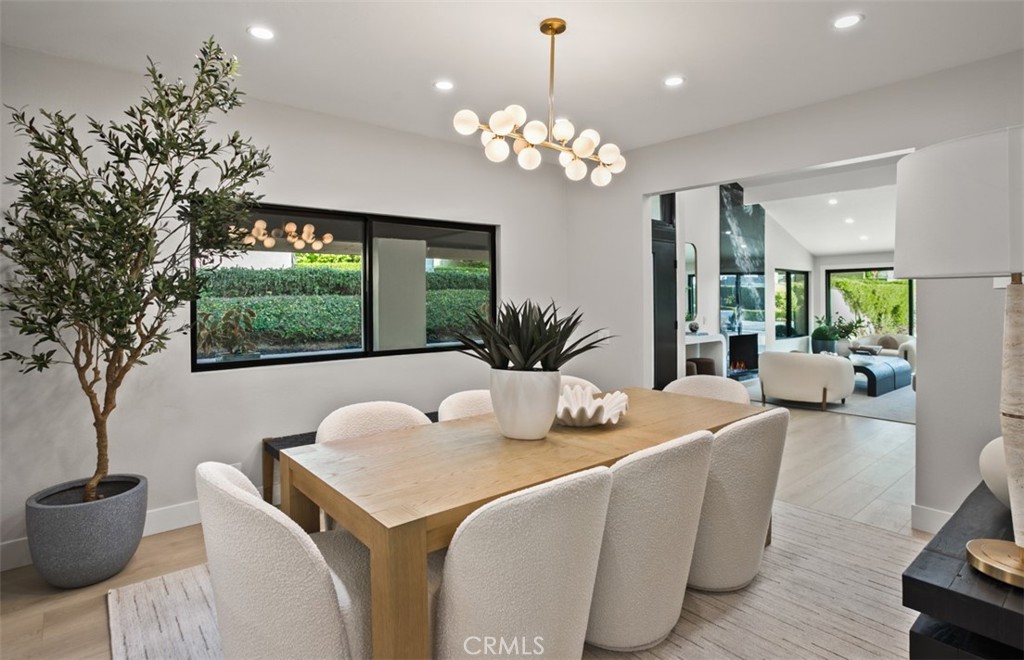 10 White Water Drive