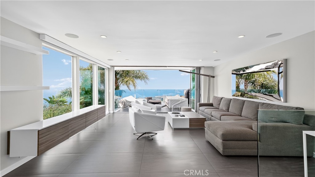 855 Santa Ana Street