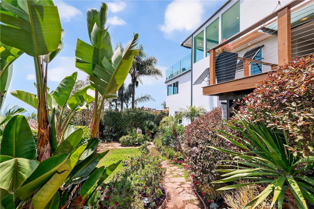 855 Santa Ana Street